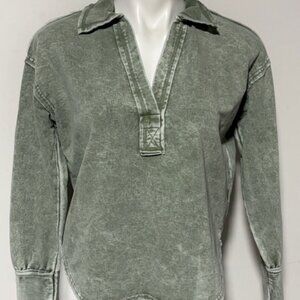 BLU PEPPER GREEN V-NECK DISTRESSED PULLOVER TOP XS